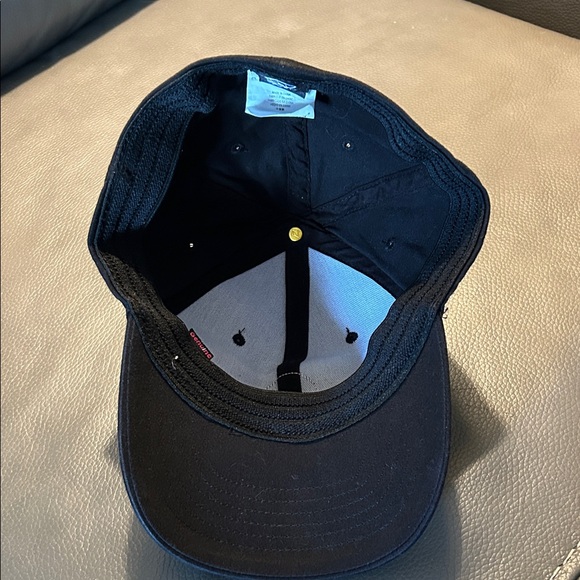 Volcom Full Stone Flexfit hat in black, EUC - Picture 5 of 7